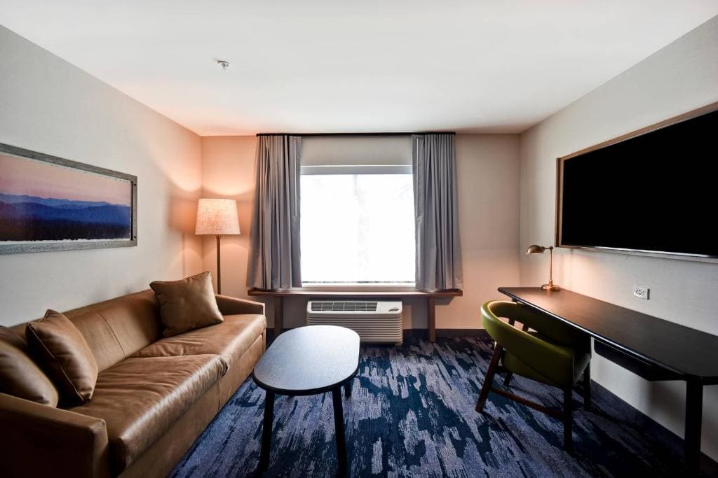King Suite with Sofa Bed room - Image 2