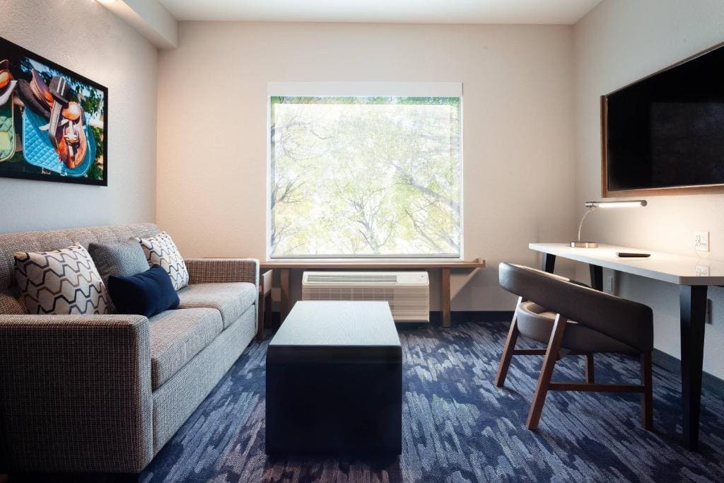 Executive King Studio with Sofa Bed room - Image 3