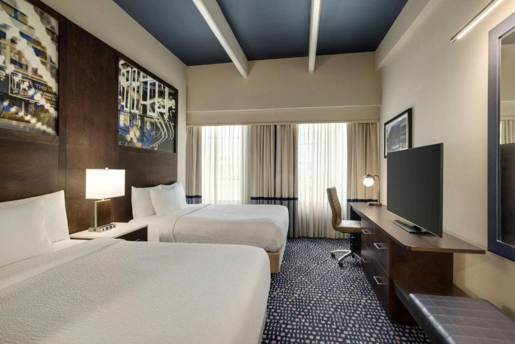 Queen Room with Two Queen Beds room - Image 2