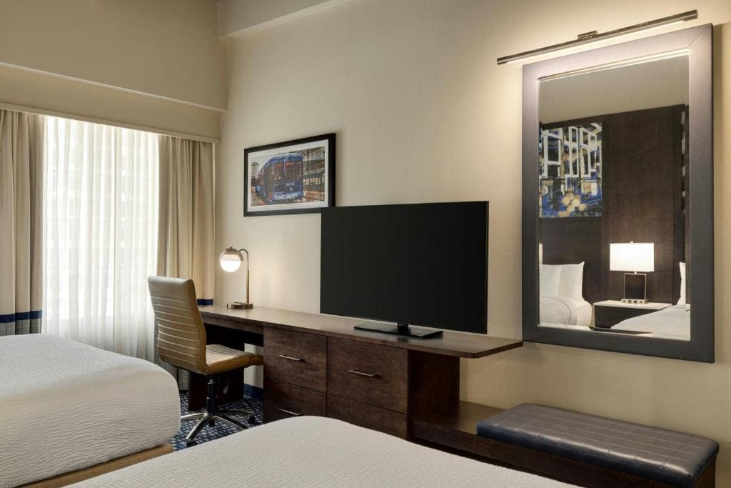 Queen Room with Two Queen Beds room - Image 3