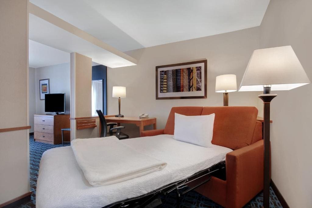 King Suite with Sofa Bed room - Image 3