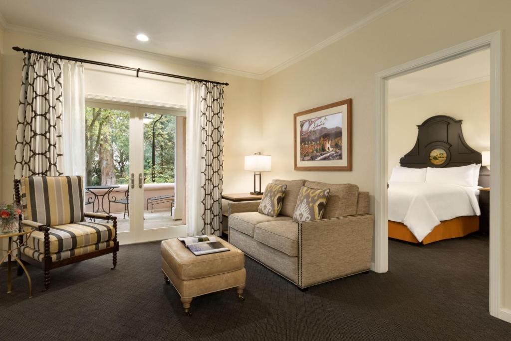 Signature One-Bedroom King Suite with Sofa Bed, Fireplace, Patio or Balcony, Jacuzzi and Garden View room - Image 1