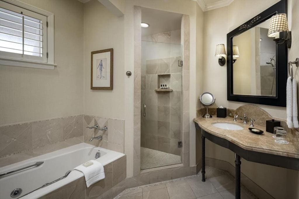One-Bedroom King Suite with Bath Tub and Sofa Bed - Fireplace/Patio/Balcony/Garden View room - Image 3