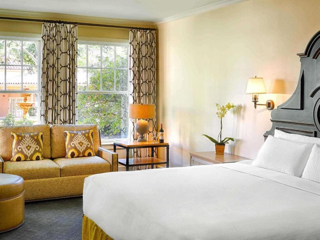 Fairmont King Room with Sofa Bed and Garden View room - Image 1