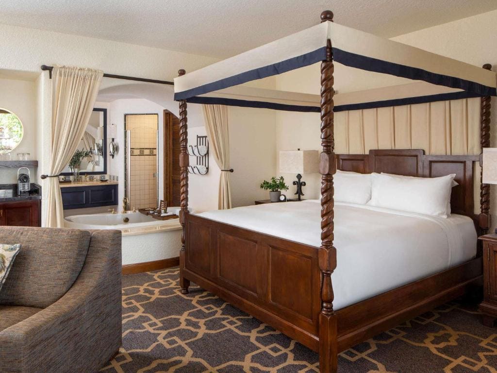 Mission Spa King Suite with Sofa Bed, Fireplace, Patio or Balcony, Jacuzzi and Garden View room - Image 3