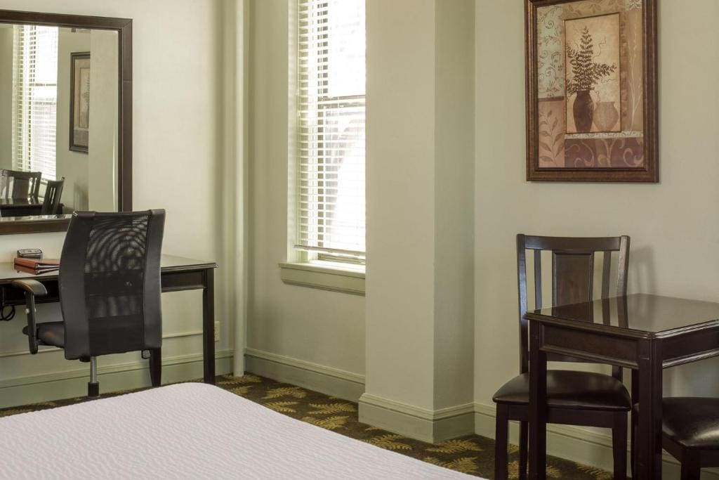 Hotel King Room room - Image 2
