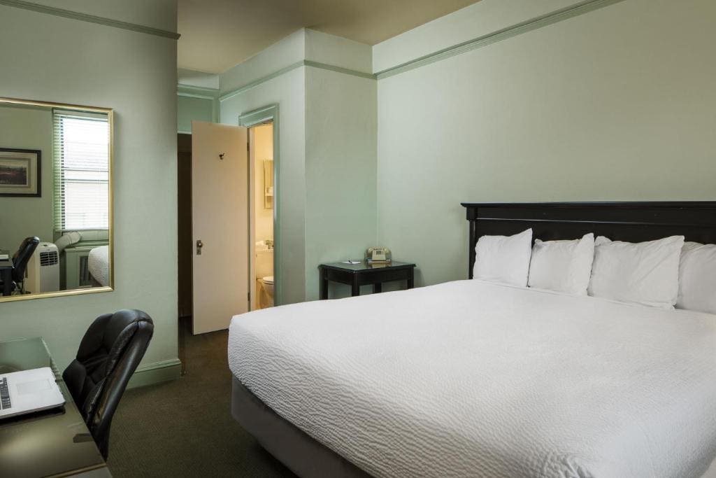 Hotel King Room room - Image 3