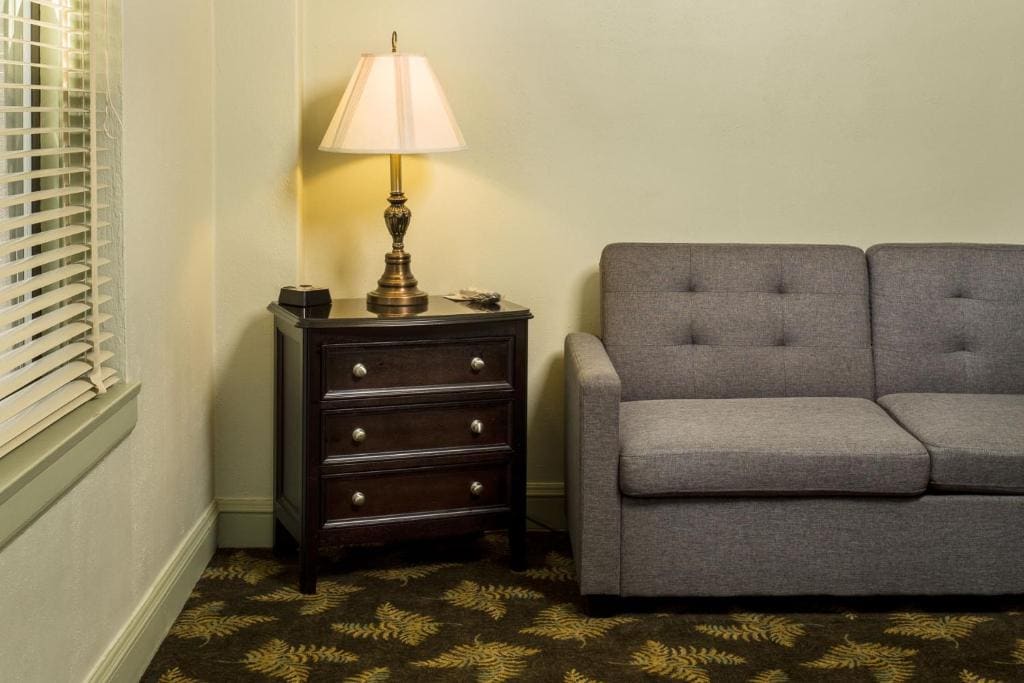 Hotel Suite room - Image 3