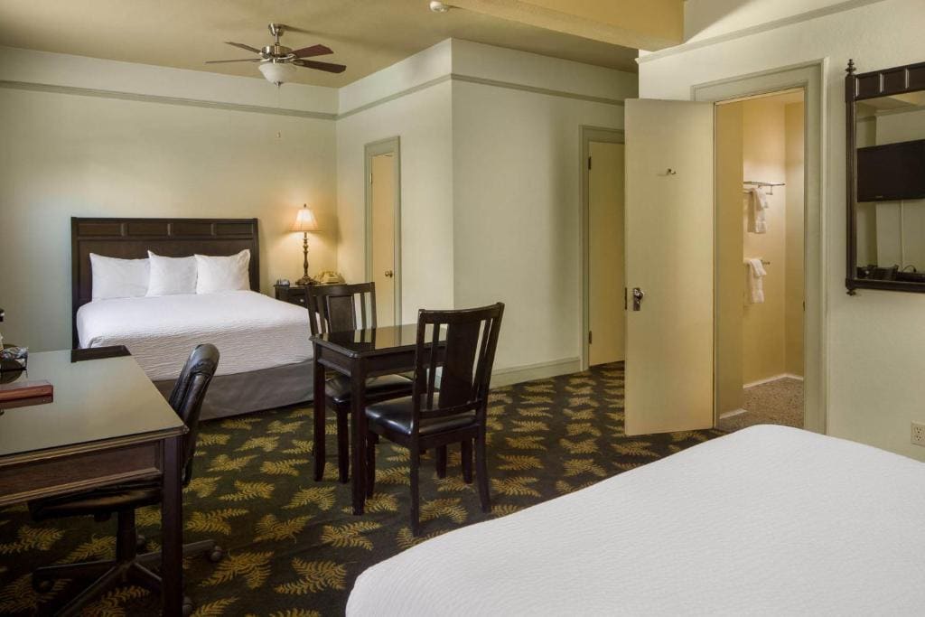 Hotel Deluxe Queen Room with Two Queen Beds room - Image 2
