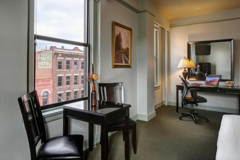 Hotel Suite room - Image 2