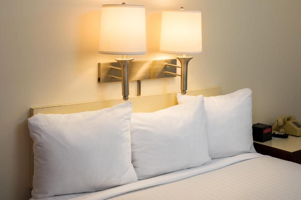 Motor Inn Standard Queen Room room - Image 2