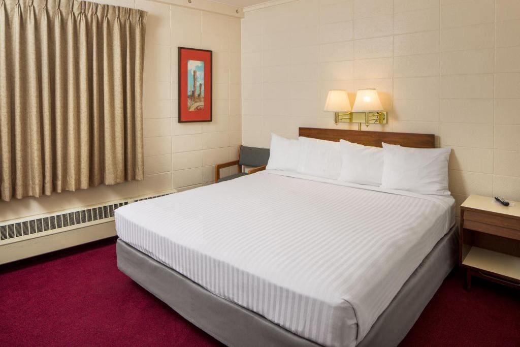 Motor Inn Standard Queen Room with Two Queen Beds room - Image 1