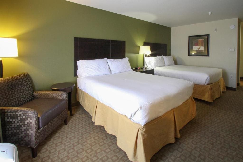 Queen Room with Two Queen Beds room - Image 1