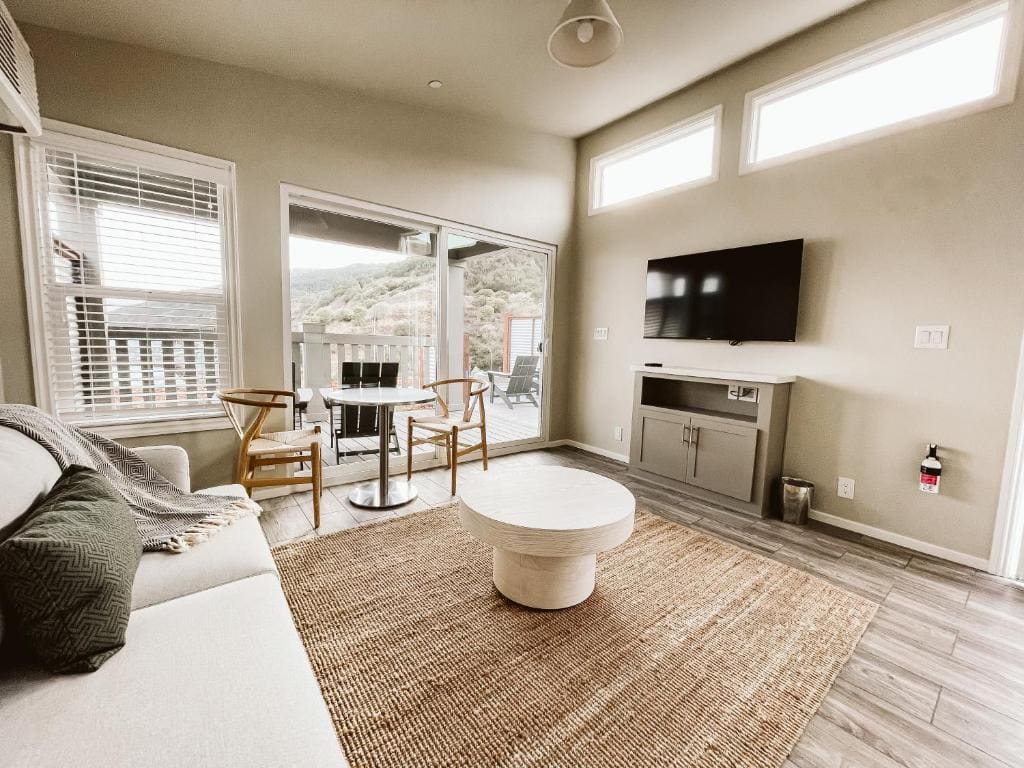 Ocean View Beach Cottage room - Image 2