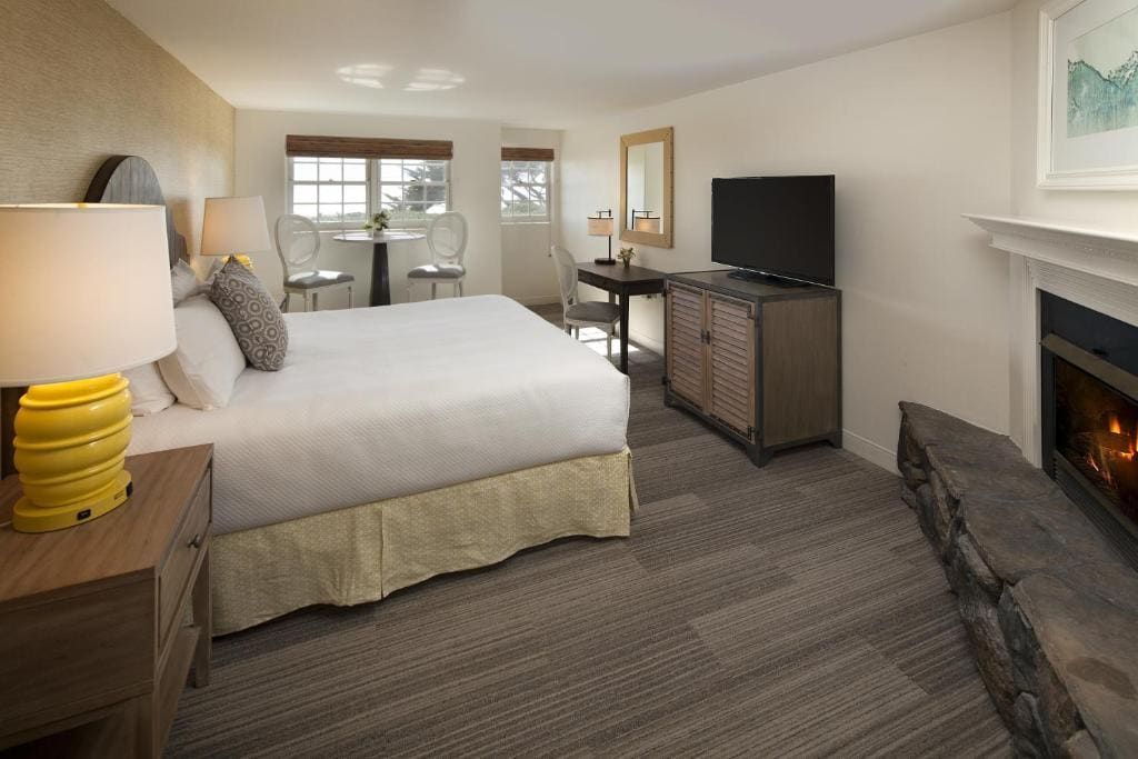 King Bedroom with Partial Ocean View room - Image 1