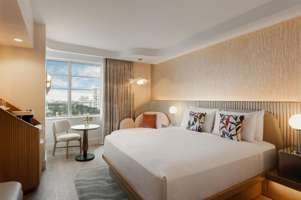 King Room with Balcony room - Image 1
