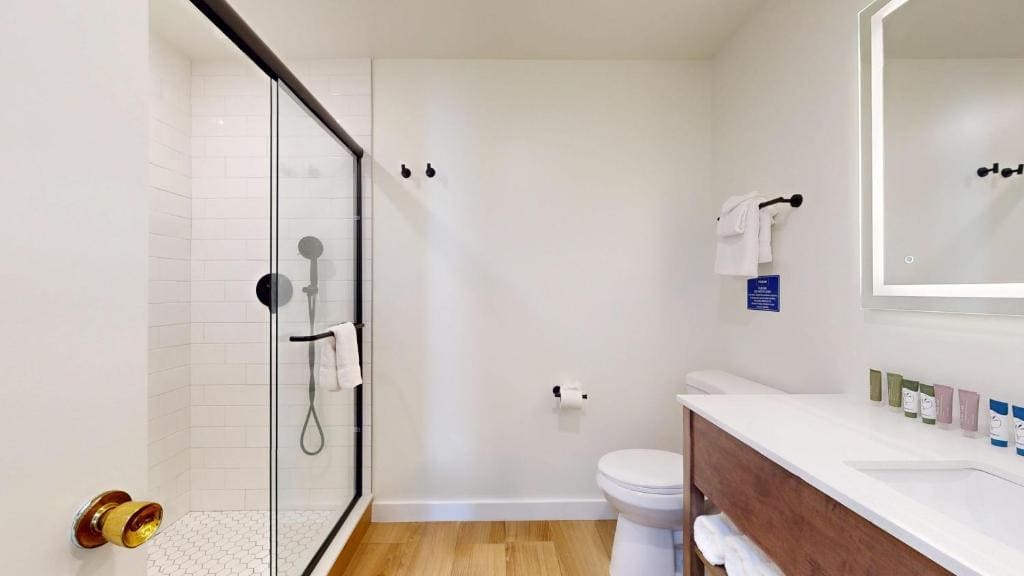 2 Bedroom Apartment - Unit 400 room - Image 2