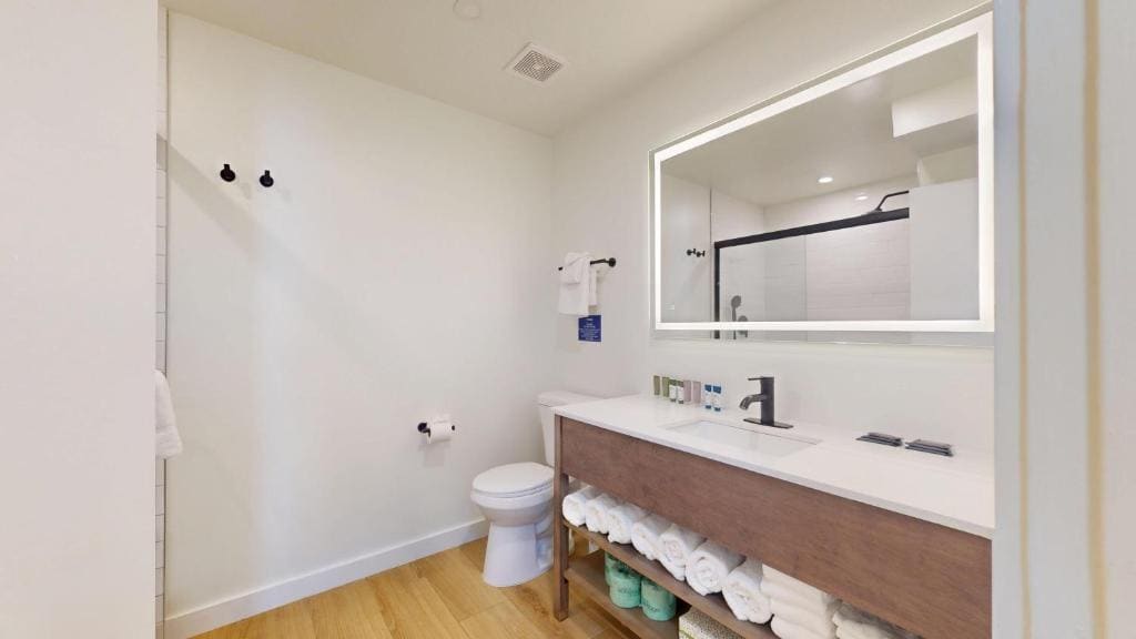 2 Bedroom Apartment - Unit 400 room - Image 3