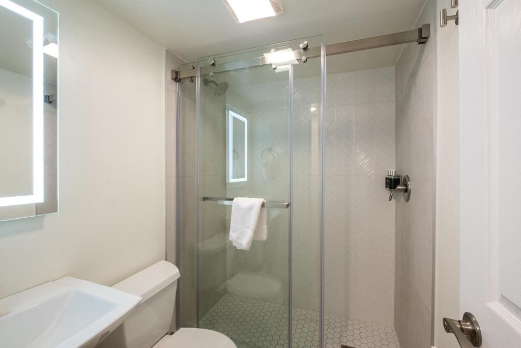 Premium Room with Balcony room - Image 3