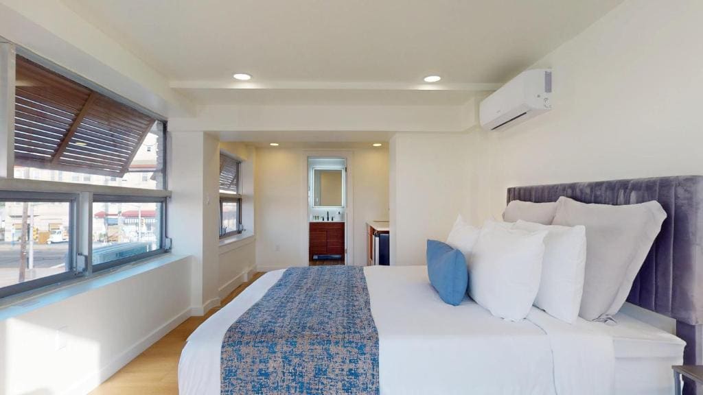 2 Bedroom 2 Bathroom Pool View Suite room - Image 1
