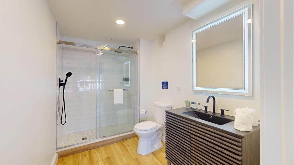 2 Bedroom Deluxe Family Apartment room - Image 3