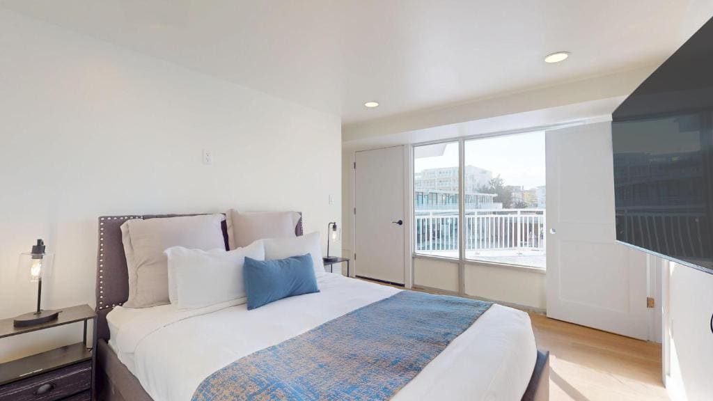 2 Bedroom 2 Bathroom Pool View Suite room - Image 3