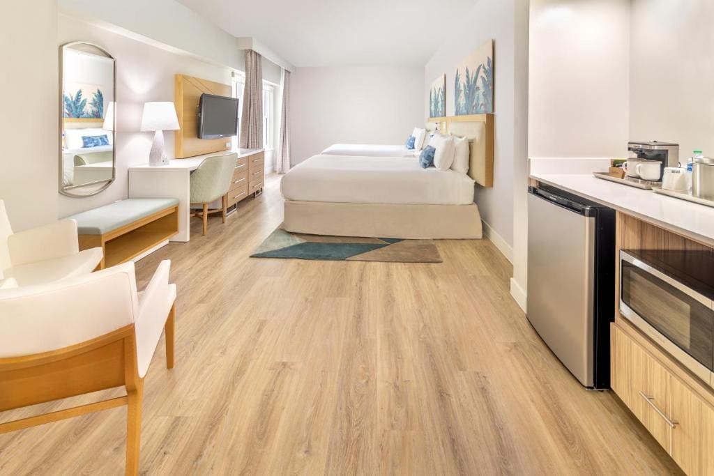 Two Queen Beds Oceanfront Balcony room - Image 2