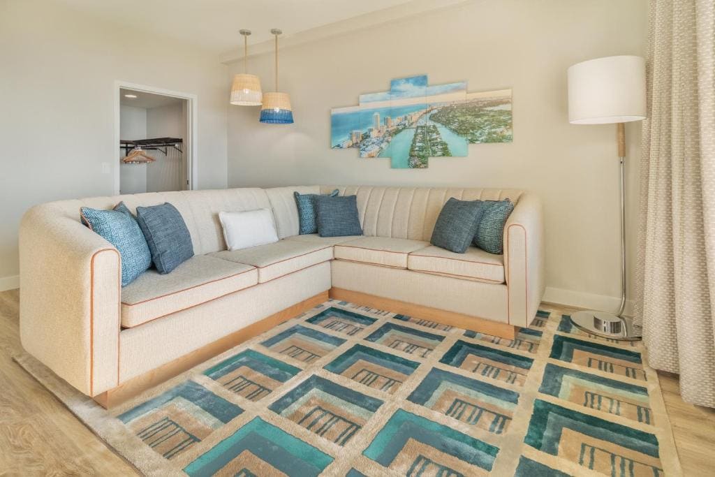 One Bedroom Suite - King Bed - Oceanfront room - Image 1