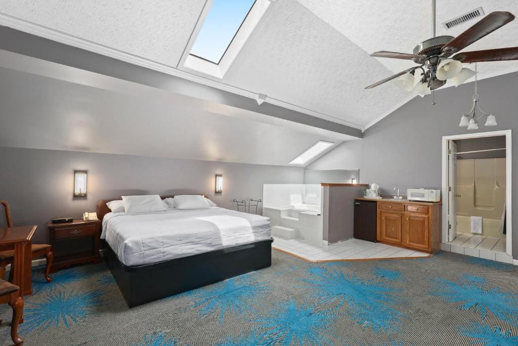 King Studio with Sofa Bed room - Image 1
