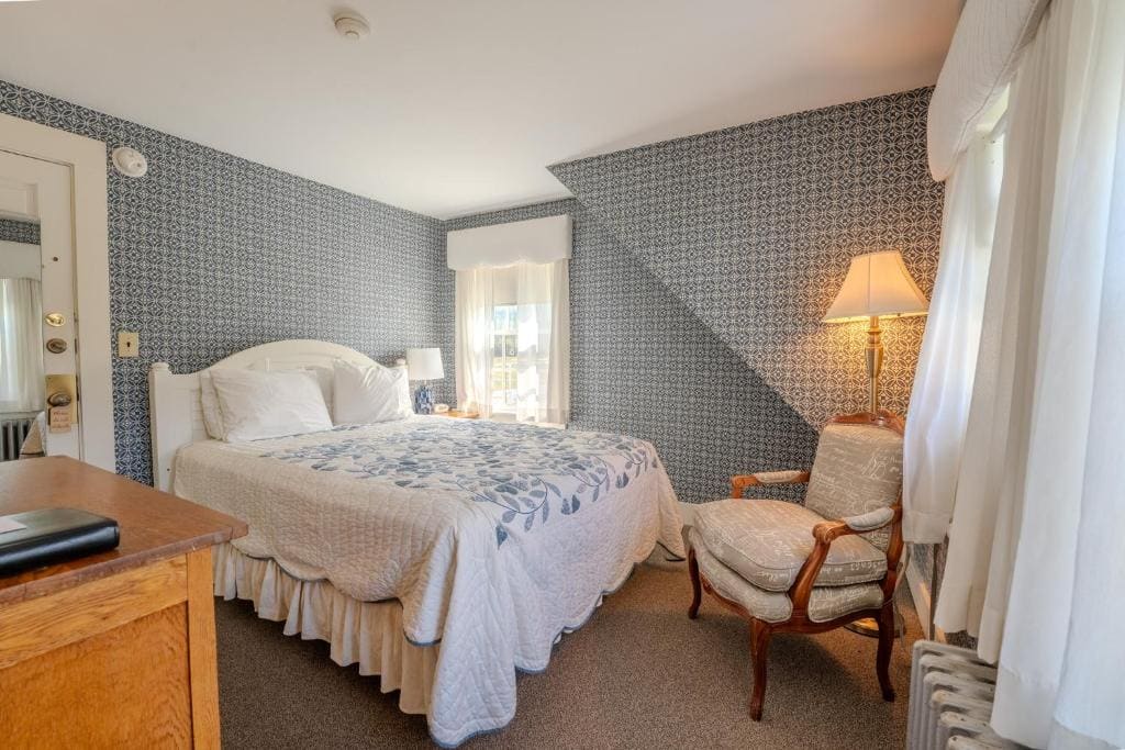 Family Room room - Image 2