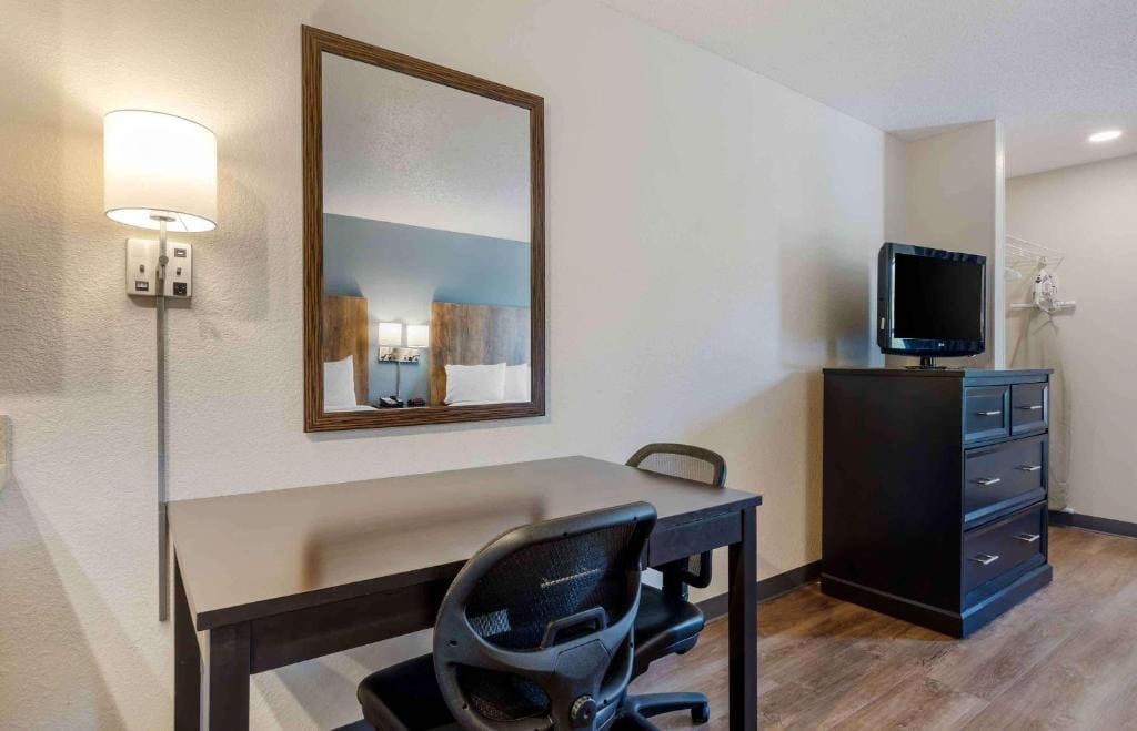 Studio with 2 Double Beds - Non-Smoking room - Image 2