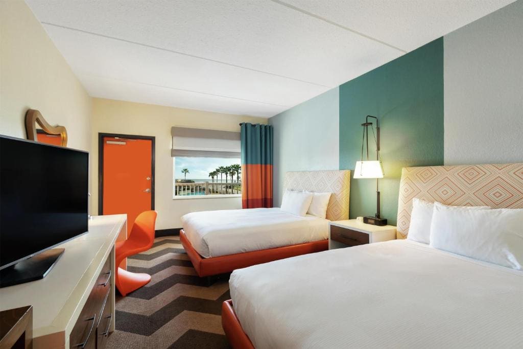 Queen Room with Two Queen Beds and Private Balcony - Beach View room - Image 1