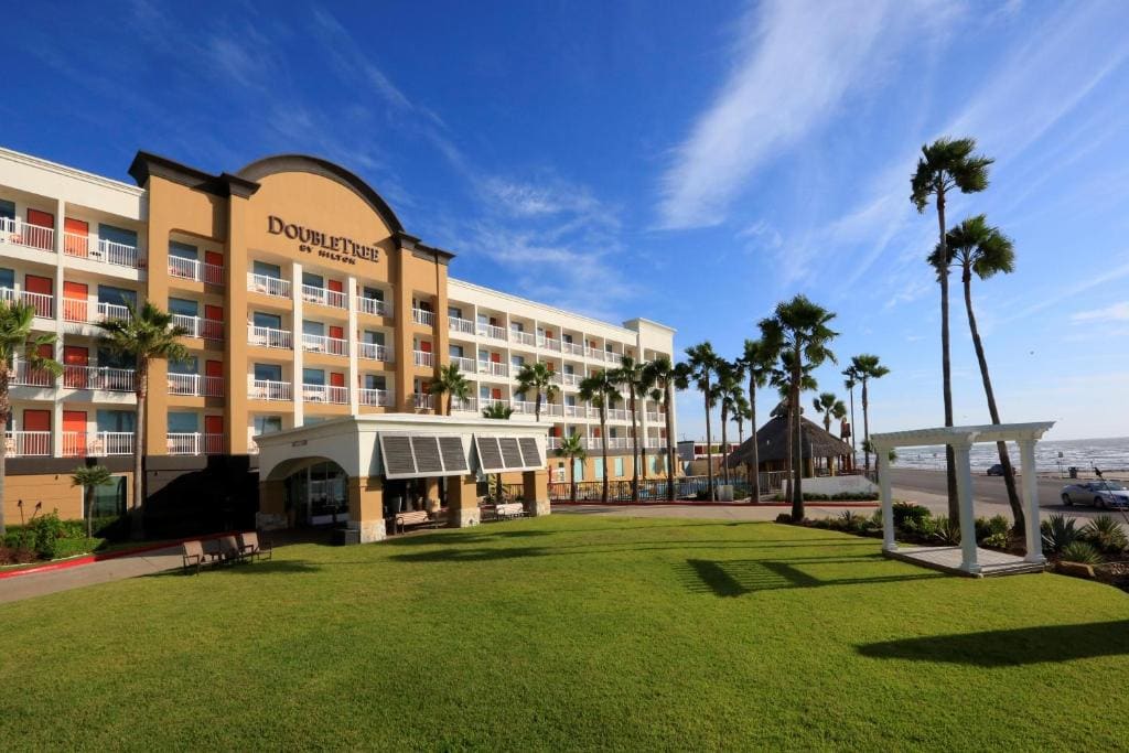 King Room with Private Balcony and Beach View room - Image 2