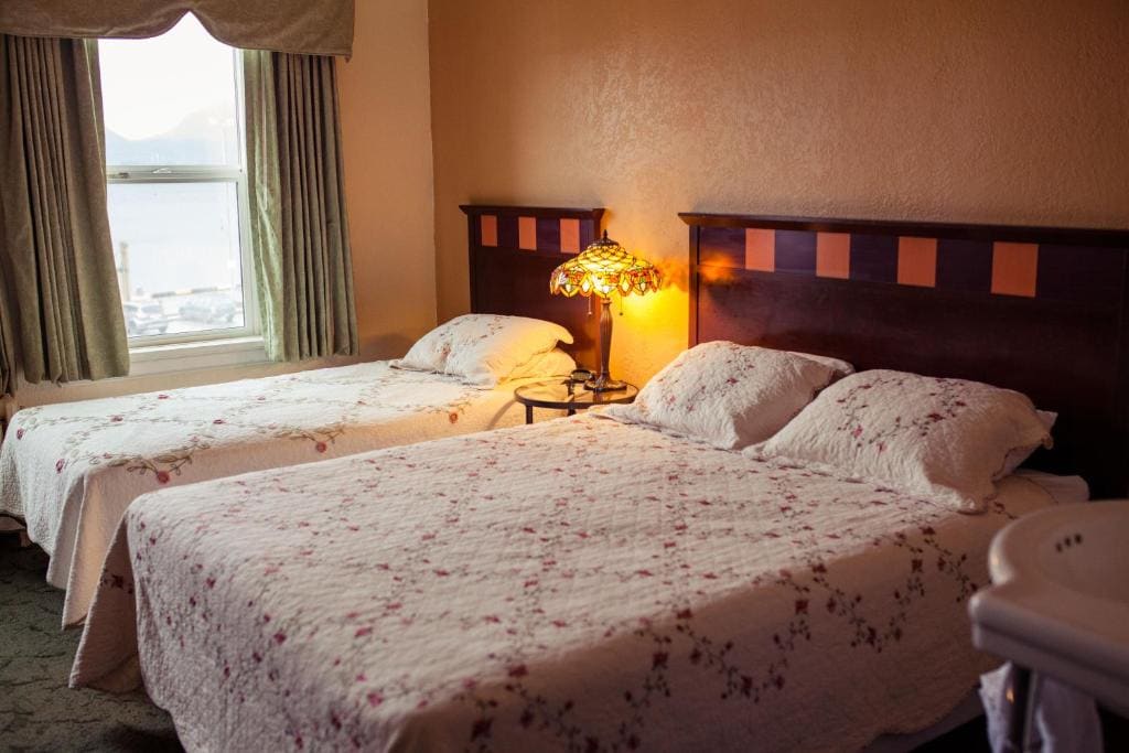 Queen Room with Two Queen Beds and Ocean View - Non-Smoking room - Image 1