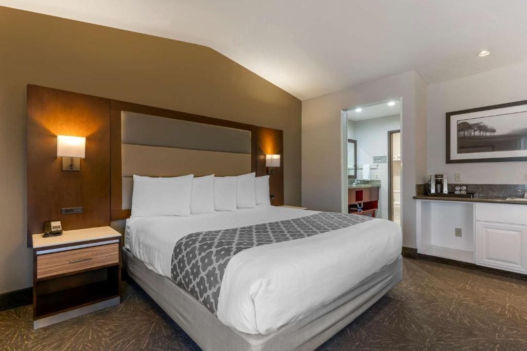 Executive King Room - Disability Access room - Image 1