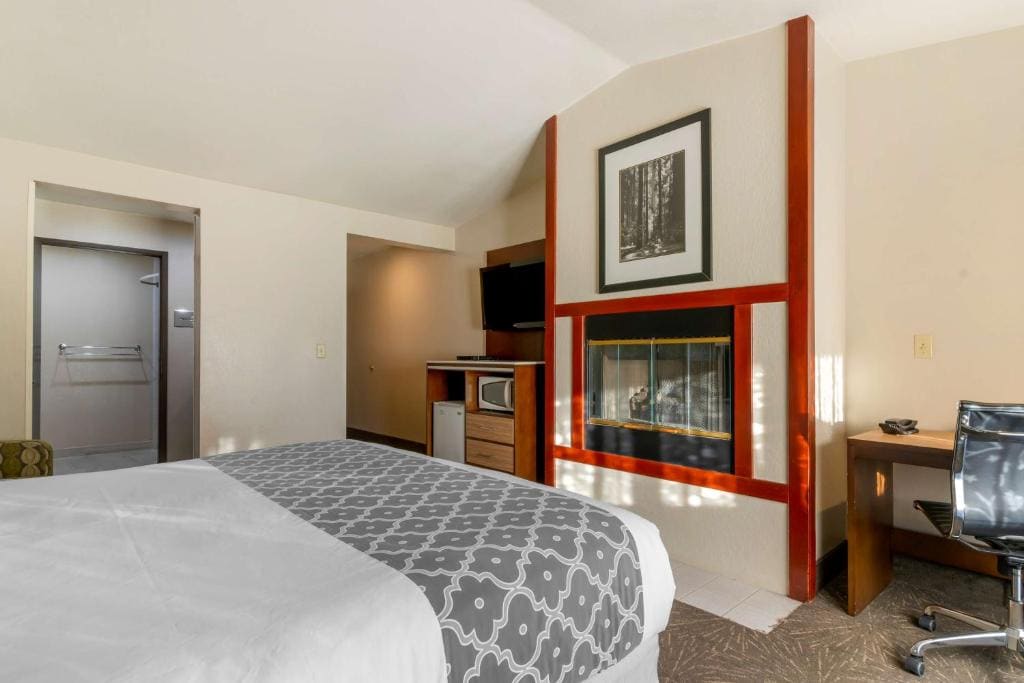 King Room with Fireplace room - Image 2