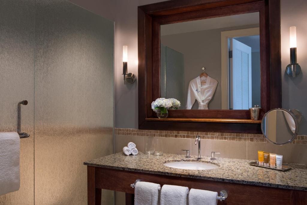 Standard Suite 1 Bedroom Ocean View room - Image 2