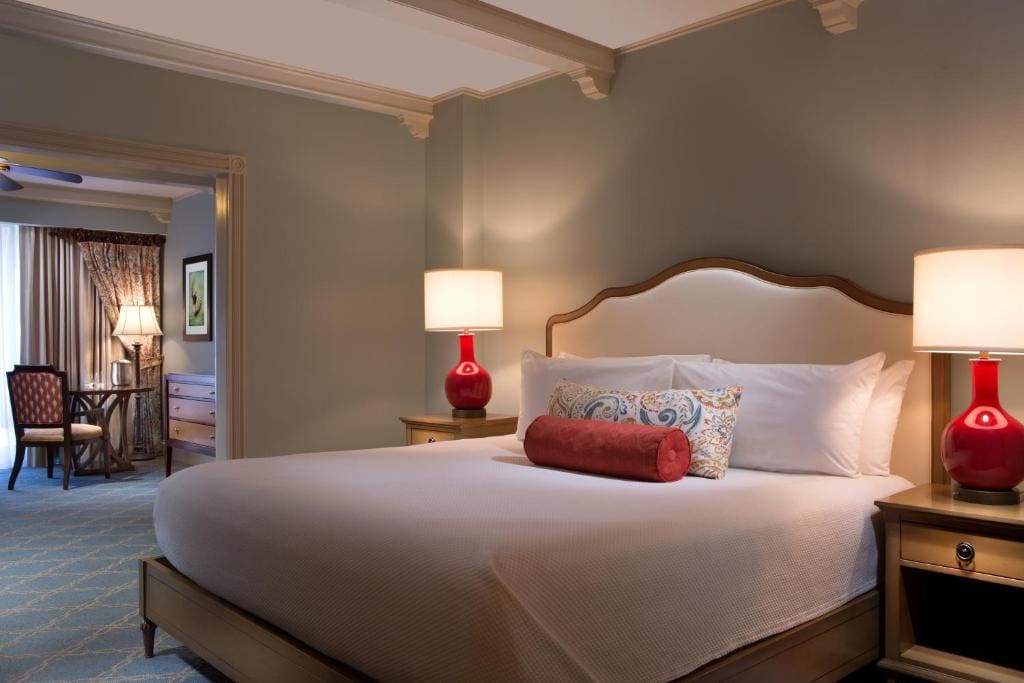 3 Bedroom Ocean Tower Suite room - Image 3