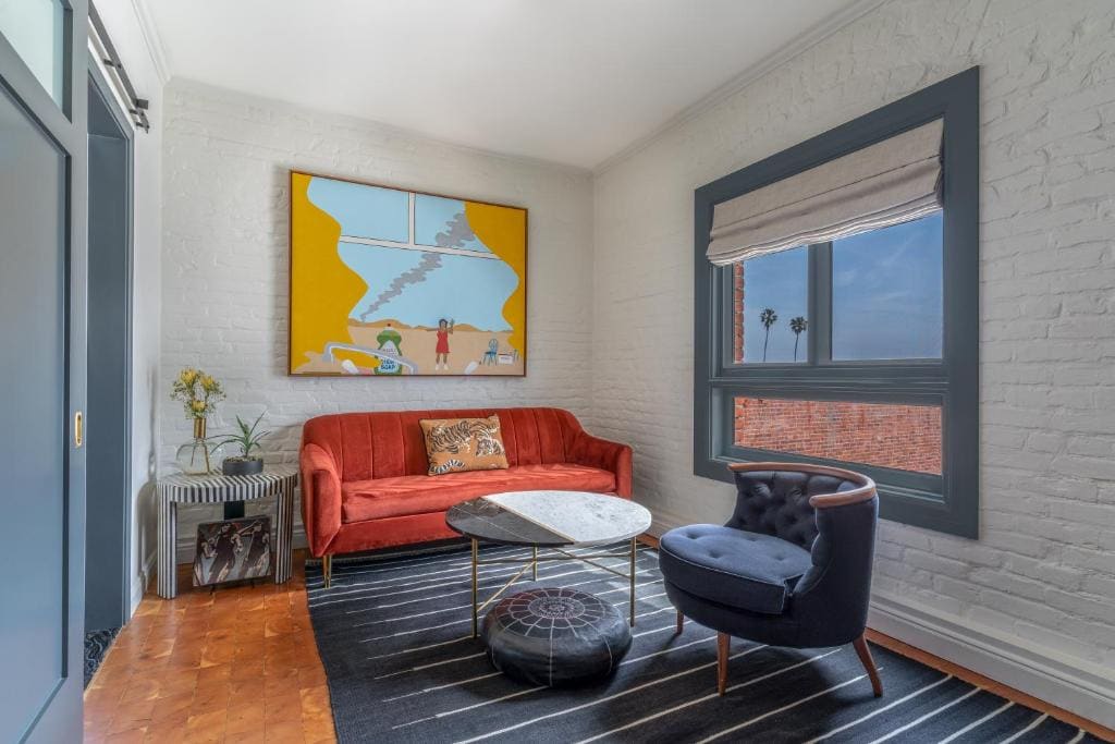 Queen Suite room - Image 2
