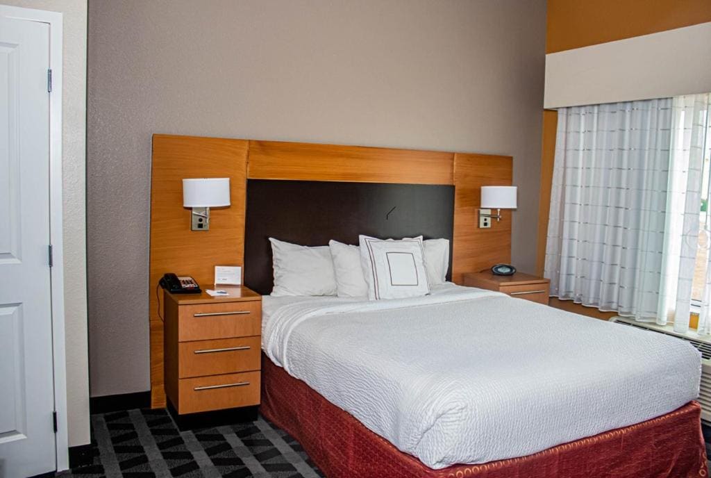 One-Bedroom Queen Suite room - Image 1
