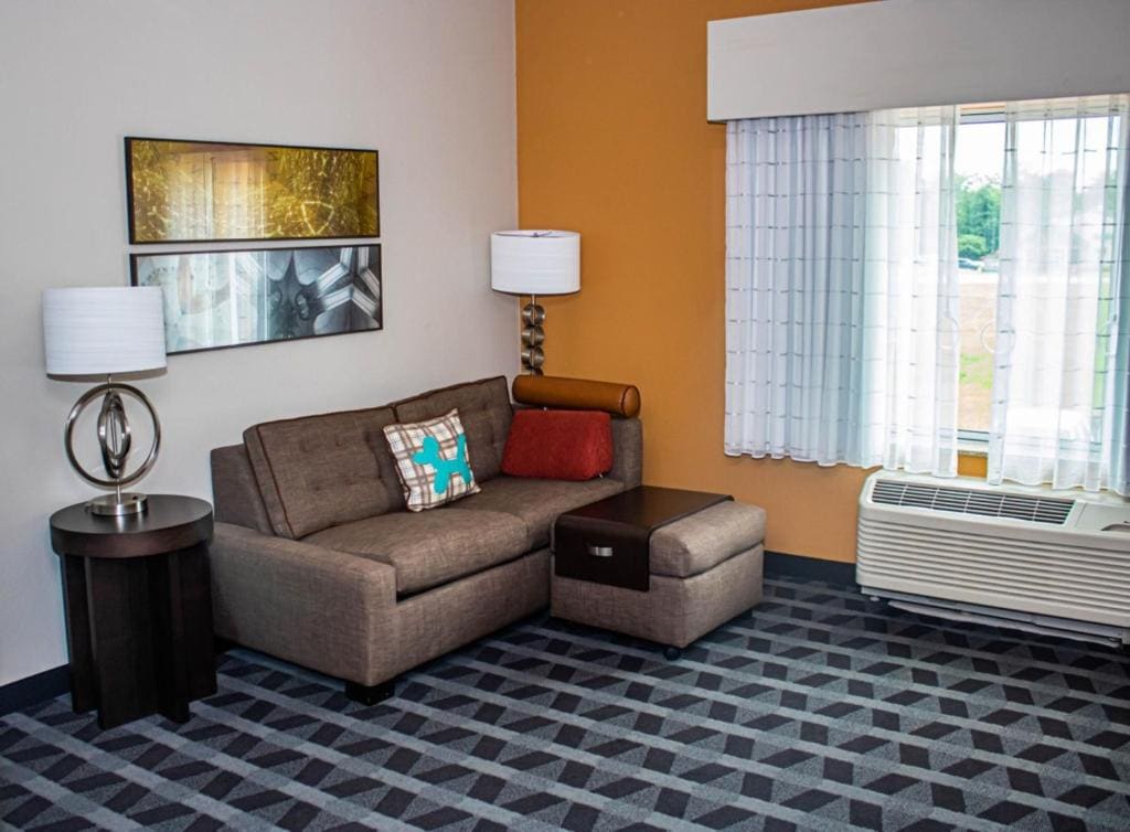 One-Bedroom Queen Suite room - Image 3