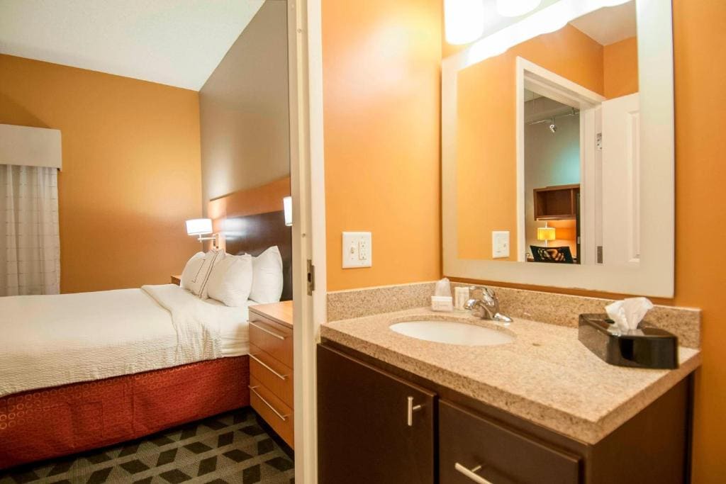 King Studio with Sofa Bed room - Image 3