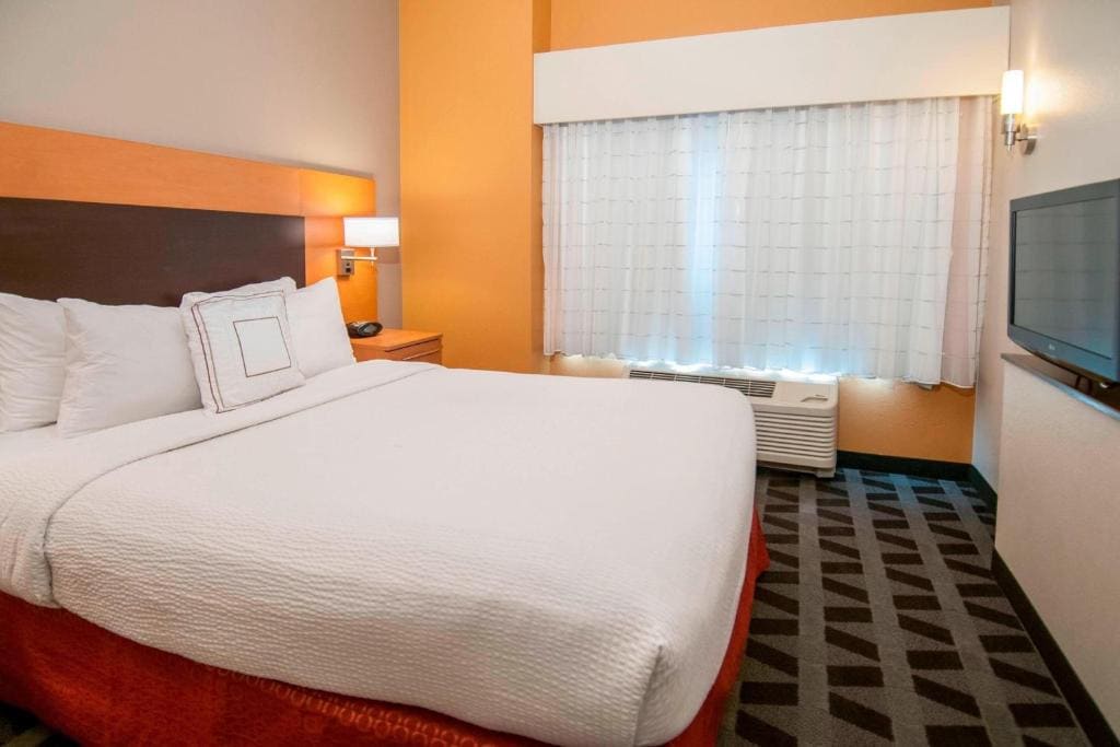 One-Bedroom Queen Suite room - Image 2