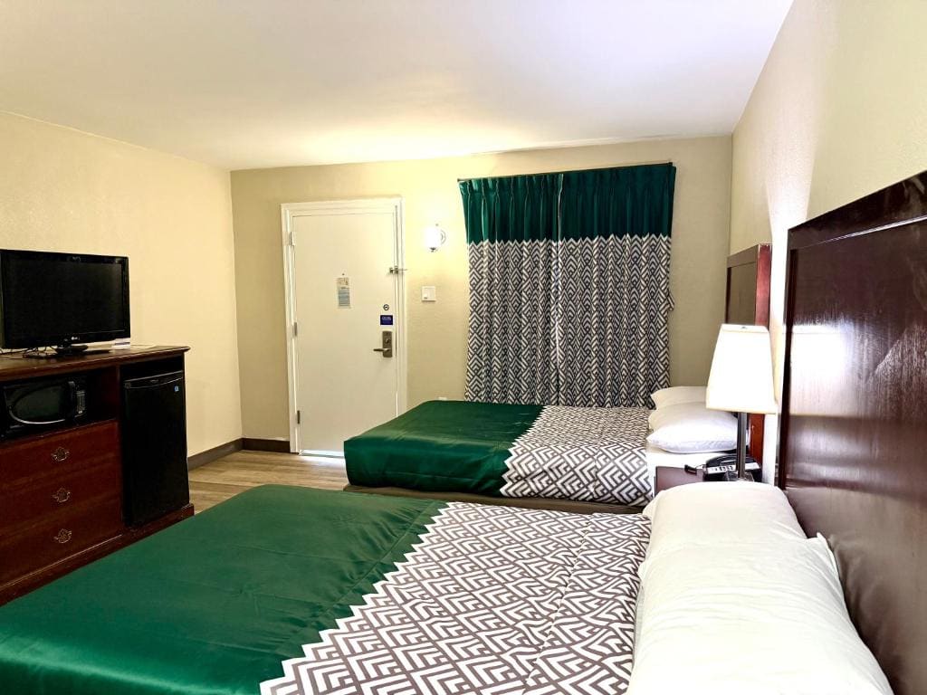 Double Room with Two Double Beds room - Image 2