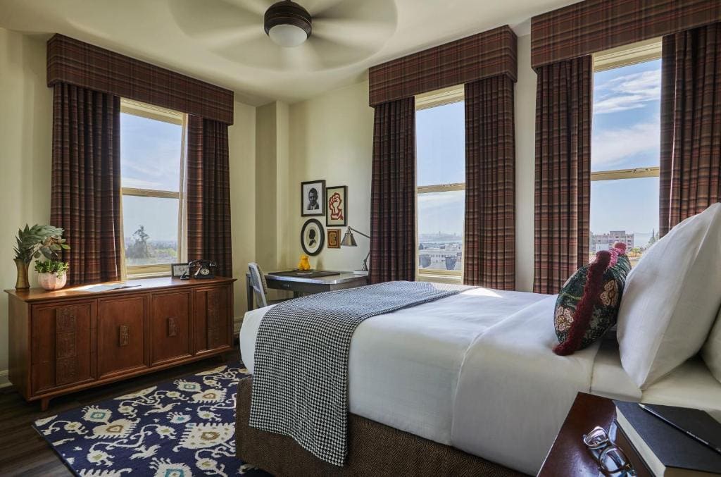 Graduate Queen Room - Top Floor room - Image 1