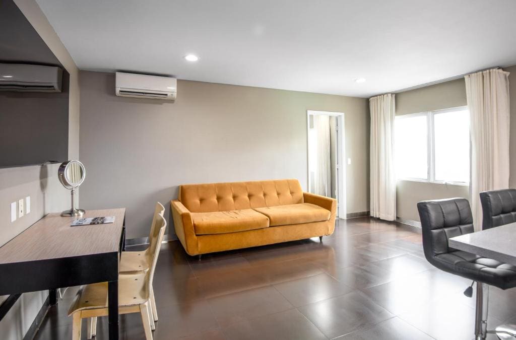 Suite with Kitchen room - Image 3