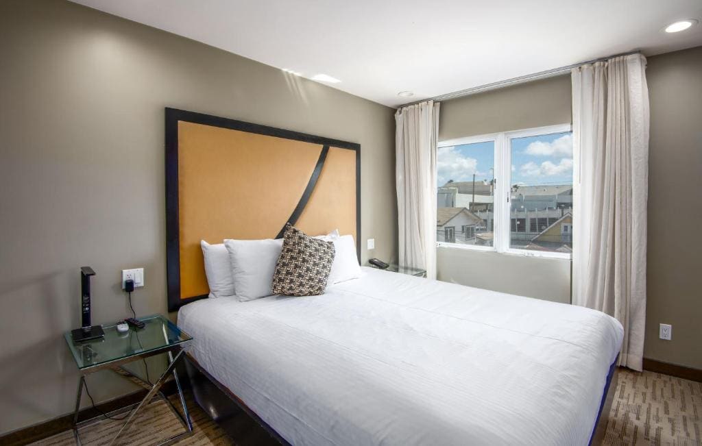 Suite with Kitchen room - Image 2