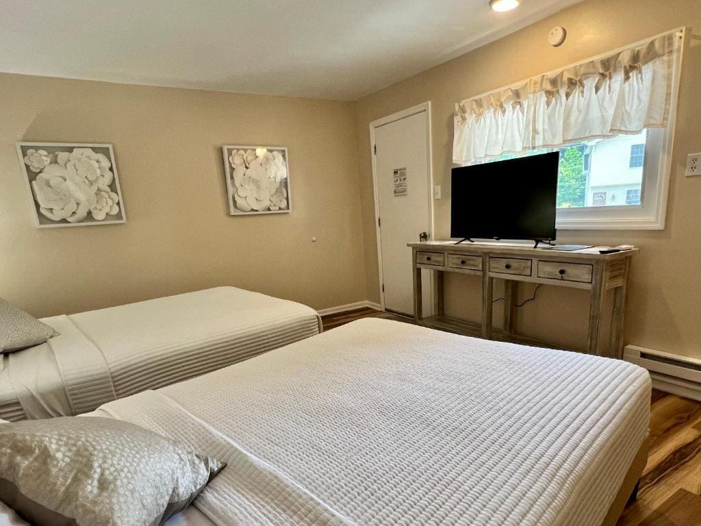 Deluxe Quadruple Room room - Image 2