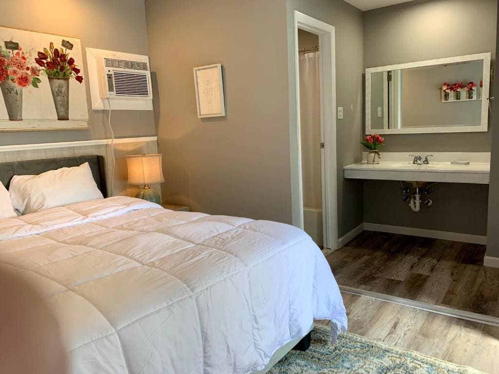 Deluxe Queen Room room - Image 2
