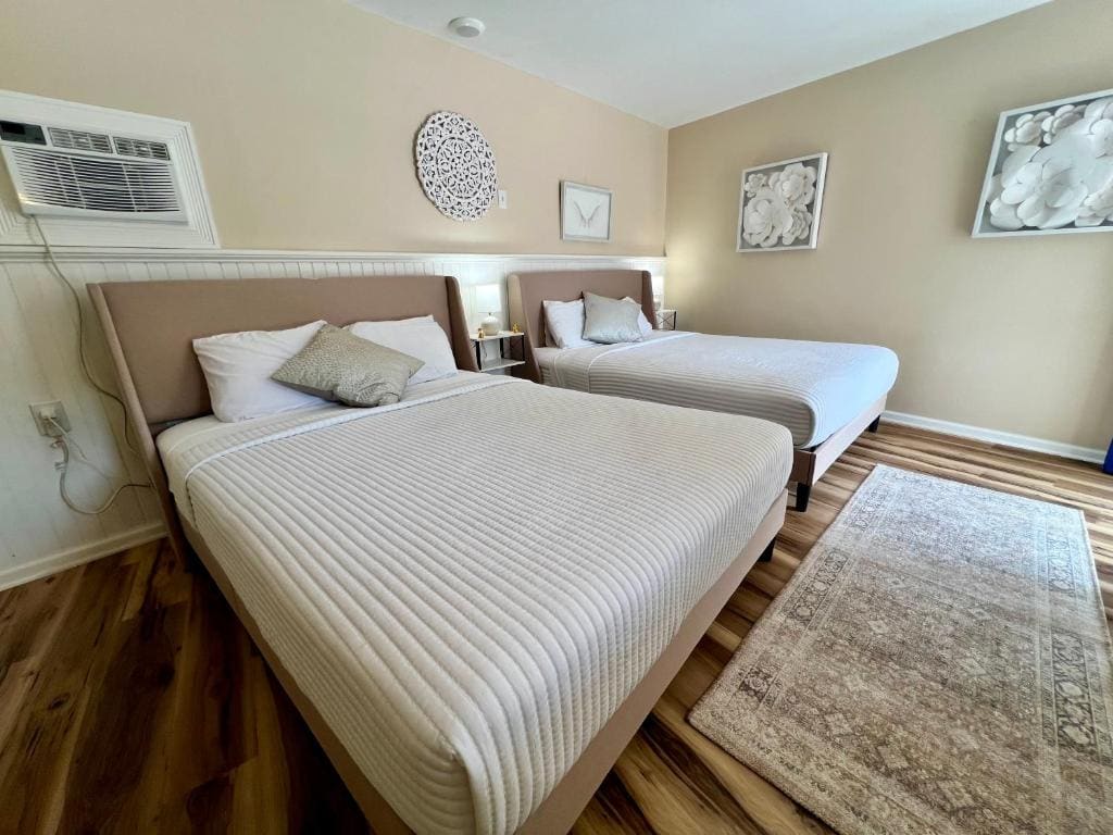 Deluxe Quadruple Room room - Image 1